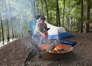 Adolescent en camping
